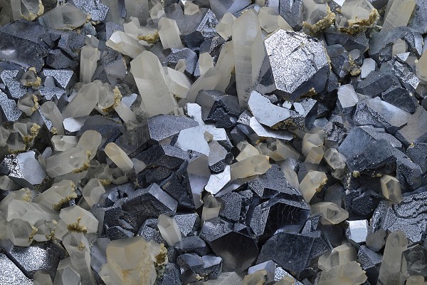 Twinned and truncated Galena, Quartz, Calcite