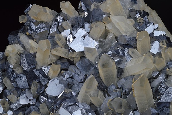 Twinned and truncated Galena, Quartz, Calcite