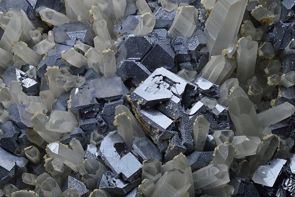 Twinned and truncated Galena, Quartz, Calcite
