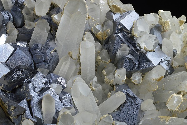 Twinned and truncated Galena, Quartz, Calcite