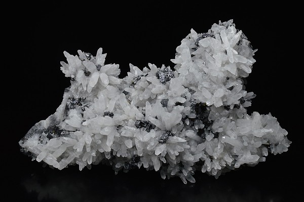 Quartz, skeletal Galena, Sphalerite, Chalcopyrite