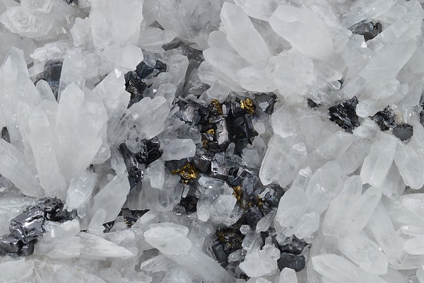 Quartz, skeletal Galena, Sphalerite, Chalcopyrite