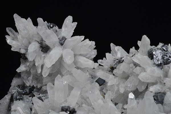 Quartz, skeletal Galena, Sphalerite, Chalcopyrite