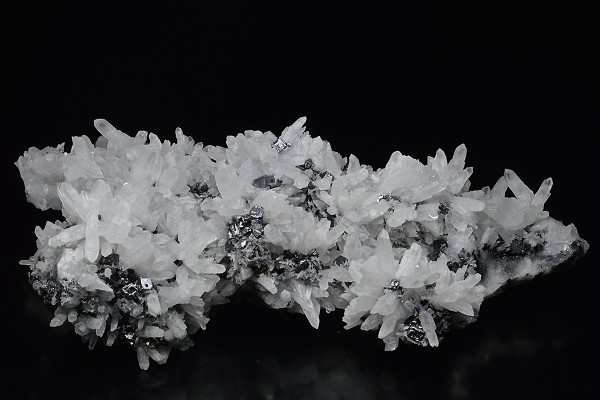 Quartz, skeletal Galena, Sphalerite, Chalcopyrite