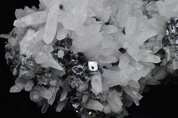 Quartz, skeletal Galena, Sphalerite, Chalcopyrite