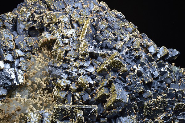 Skeletal Galena, Chalcopyrite, Quartz, Dolomite
