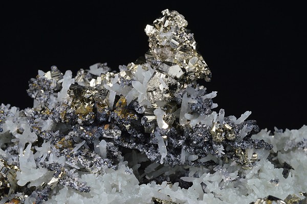 Pyrite, Quartz, Sphalerite, Chalcopyrite
