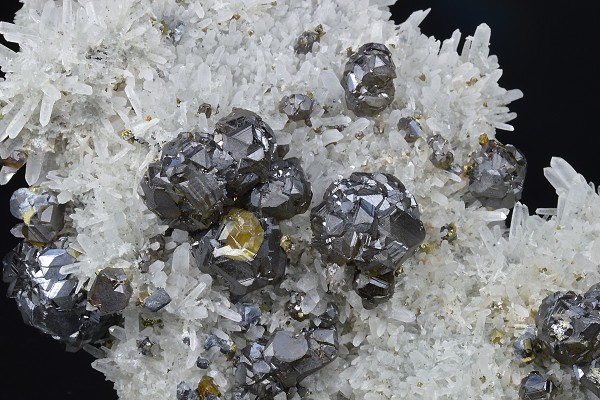 Cleiophane, Quartz, Chalcopyrite, Galena