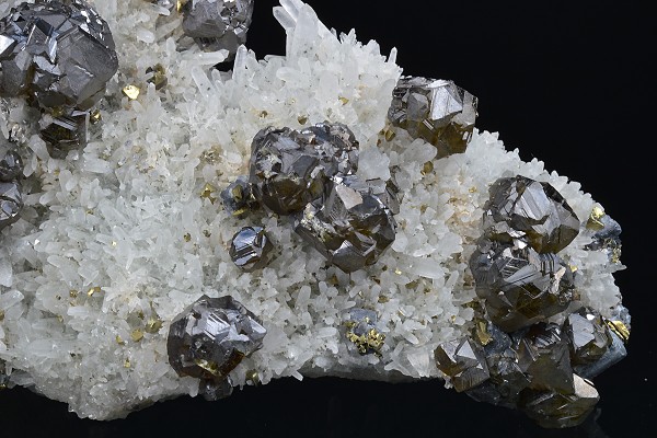 Cleiophane, Quartz, Chalcopyrite, Galena