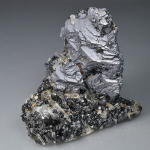 Spinel law twin Galena on Sphalerite and Quartz