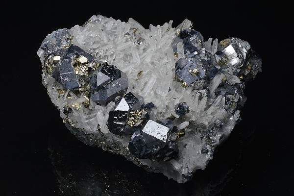 Twinned and truncated Galena, Pyrite, Quartz