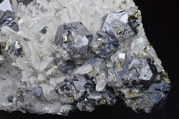 Twinned and truncated Galena, Pyrite, Quartz