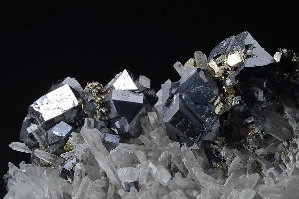 Twinned and truncated Galena, Pyrite, Quartz