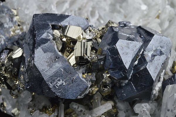 Twinned and truncated Galena, Pyrite, Quartz