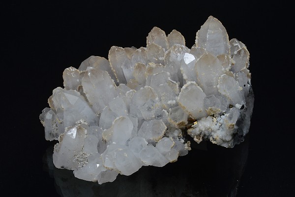 Quartz with growth phantoms, Calcite, Pyrite