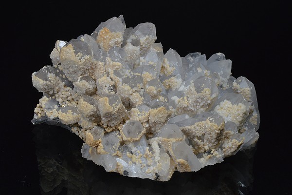 Quartz with growth phantoms, Calcite, Pyrite