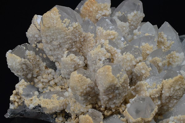Quartz with growth phantoms, Calcite, Pyrite