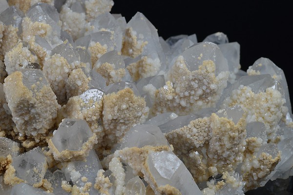 Quartz with growth phantoms, Calcite, Pyrite