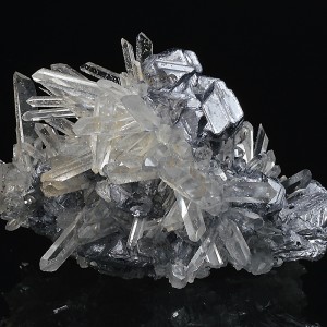 Spinel law twin Galena on Quartz
