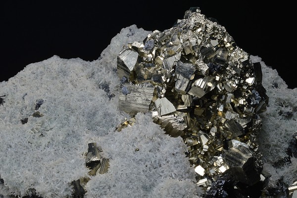 Pyrite on Quartz, Sphalerite