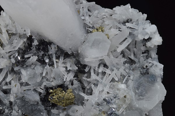 Quartz, Pyrite, Chalcopyrite, Sphalerite