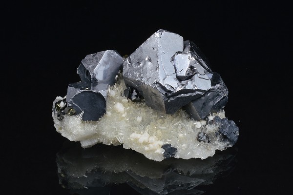 Twinned and truncated Galena on Quartz, Sphalerite