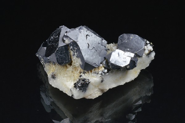 Twinned and truncated Galena on Quartz, Sphalerite