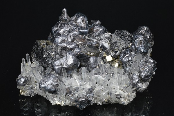 Twinned Galena, Sphalerite, Quartz, Pyrite