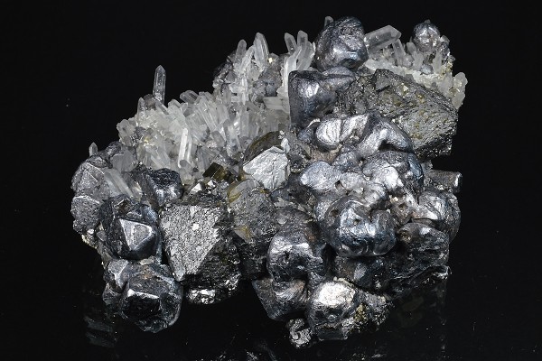 Twinned Galena, Sphalerite, Quartz, Pyrite