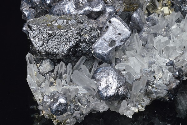 Twinned Galena, Sphalerite, Quartz, Pyrite
