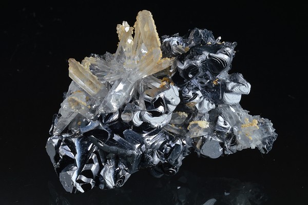 Quartz on twinned Galena, Calcite
