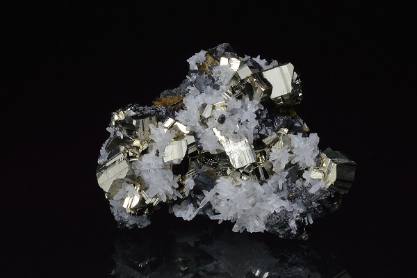 Pyrite, Quartz, Sphalerite, Chalcopyrite