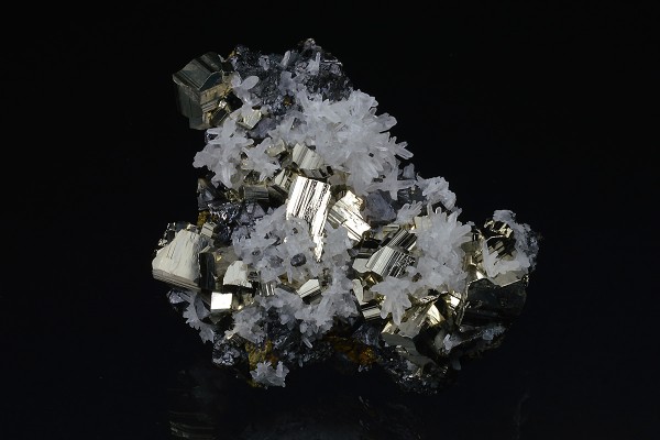 Pyrite, Quartz, Sphalerite, Chalcopyrite
