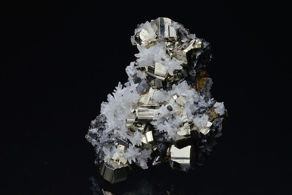 Pyrite, Quartz, Sphalerite, Chalcopyrite