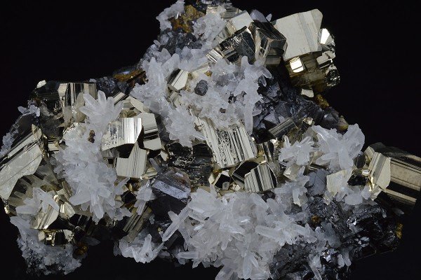 Pyrite, Quartz, Sphalerite, Chalcopyrite