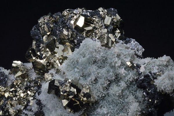 Pyrite, Quartz, Sphalerite, Calcite