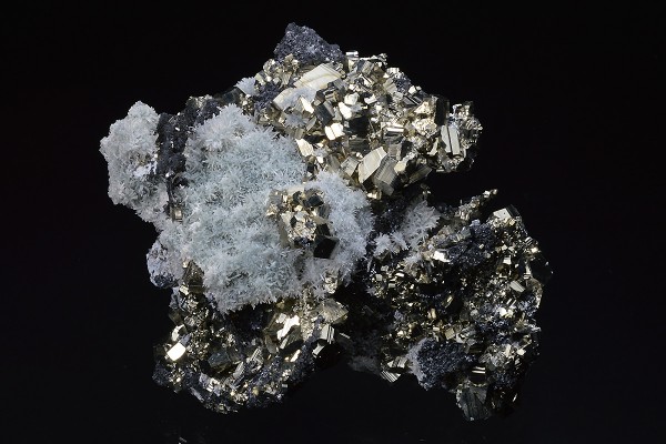 Pyrite, Quartz, Sphalerite, Calcite