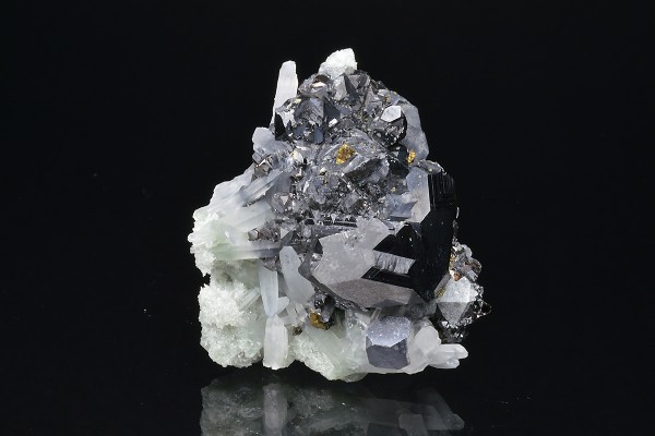 Sphalerite on Quartz, Galena, Chalcopyrite