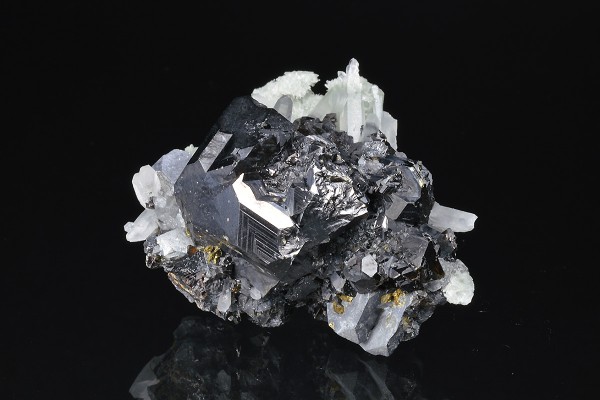 Sphalerite on Quartz, Galena, Chalcopyrite
