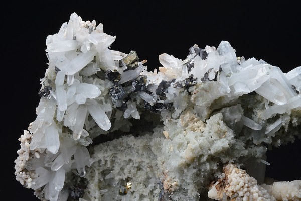Quartz, Calcite, Chalcopyrite, Sphalerite