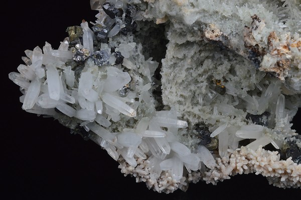 Quartz, Calcite, Chalcopyrite, Sphalerite