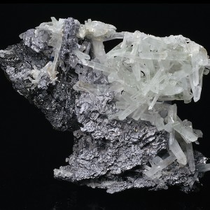 Thin Galena plates on Sphalerite, Quartz