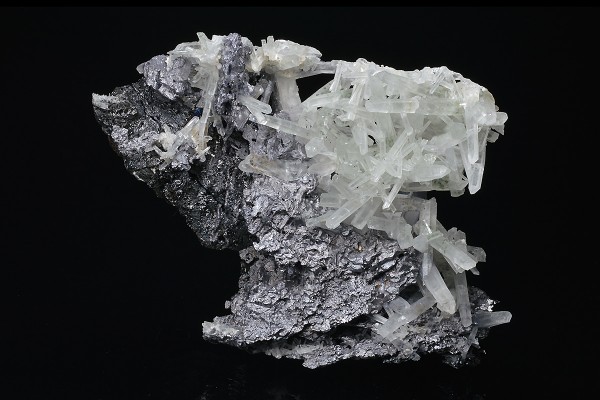 Thin Galena plates on Sphalerite, Quartz