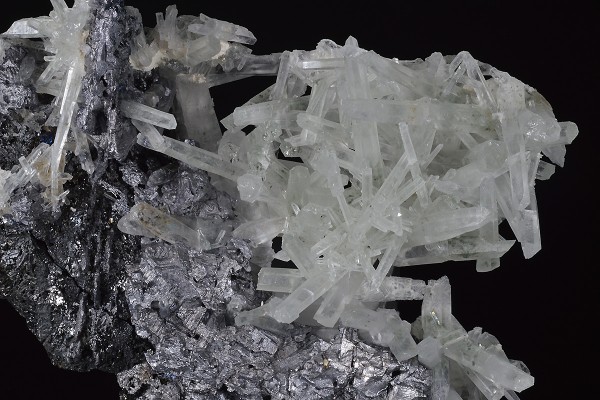 Thin Galena plates on Sphalerite, Quartz