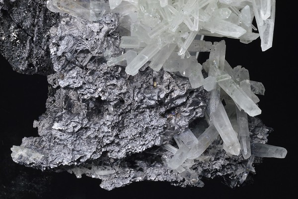 Thin Galena plates on Sphalerite, Quartz