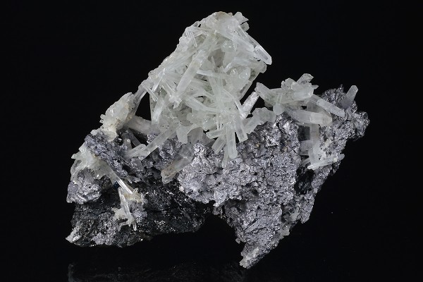 Thin Galena plates on Sphalerite, Quartz