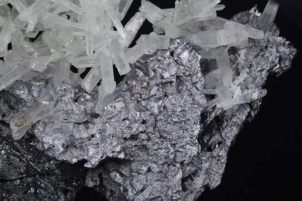 Thin Galena plates on Sphalerite, Quartz