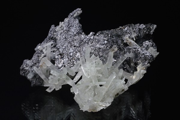 Thin Galena plates on Sphalerite, Quartz