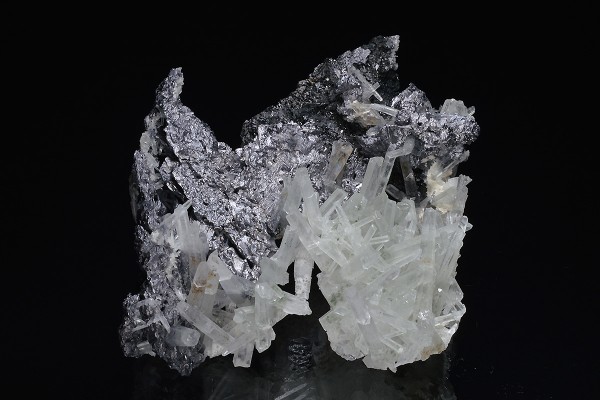 Thin Galena plates on Sphalerite, Quartz