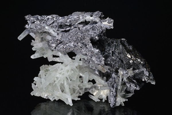 Thin Galena plates on Sphalerite, Quartz